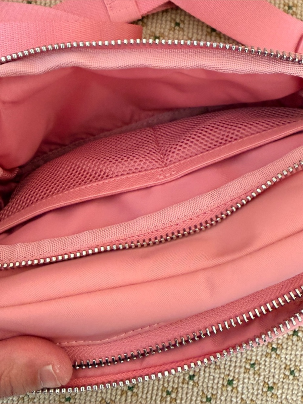 EUC Lululemon Everywhere 2L Pink Crossbody bag - Picture 6 of 8